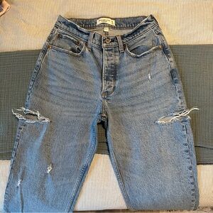 Abercrombie & Fitch The 90s Baggy Low Rise Jeans in Size 25 (Curve Love)